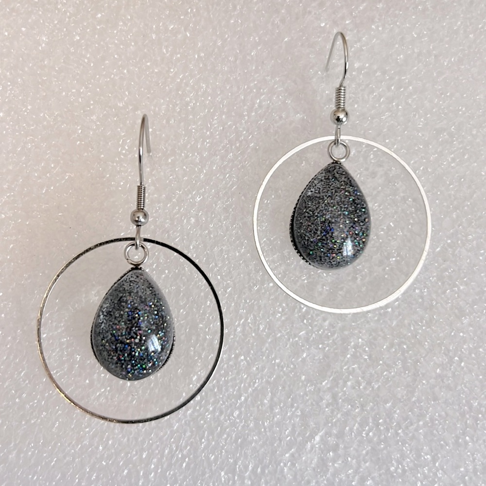 24025 Dark Gray Glitter Earrings